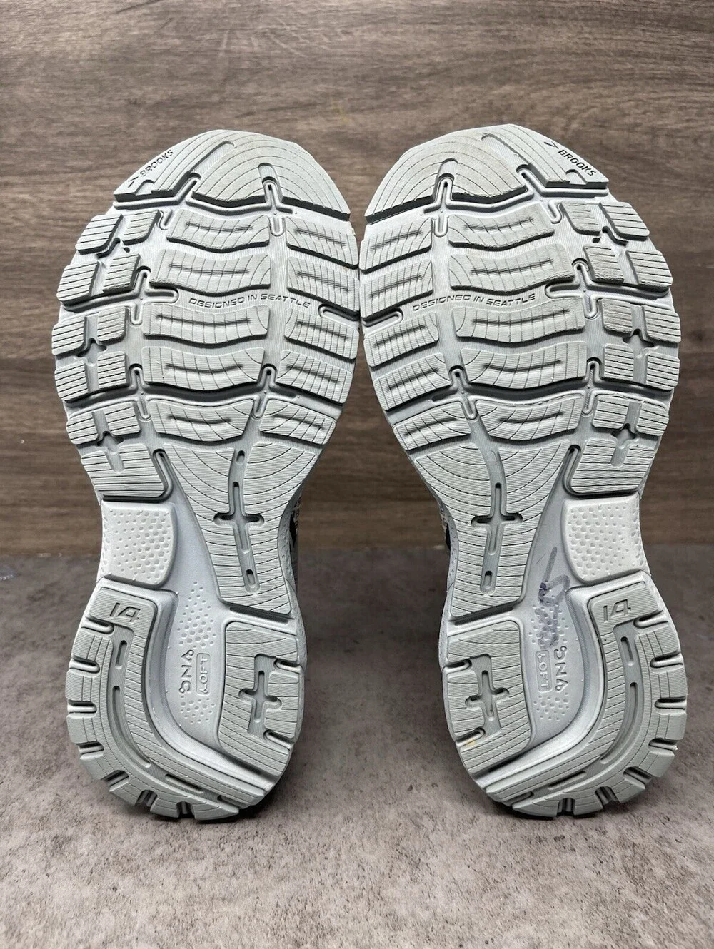 Brooks Ghost 14 NYC Marathon Womens Size 6 Black Gray Limited Running Shoes